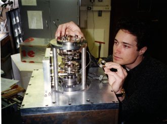  Laboratory measurements of wave attenuation in mantle-like materials and the resulting velocity dispersion at seismic frequencies (0.001 to 10 Hz) are essential for interpreting seismic wave data in terms of the composition and properties of the interior of the Earth. (Courtesy Hartmut Spetzler, Rock Physics Laboratory, University of Colorado.) 